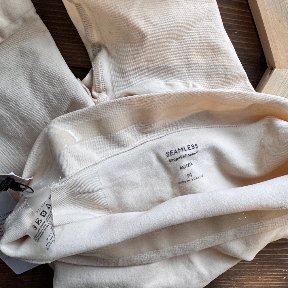 Aritzia High Waist Seamless Shorts - Cream